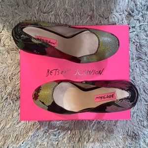 Betsey Johnson Ditan floral artistic heels size9